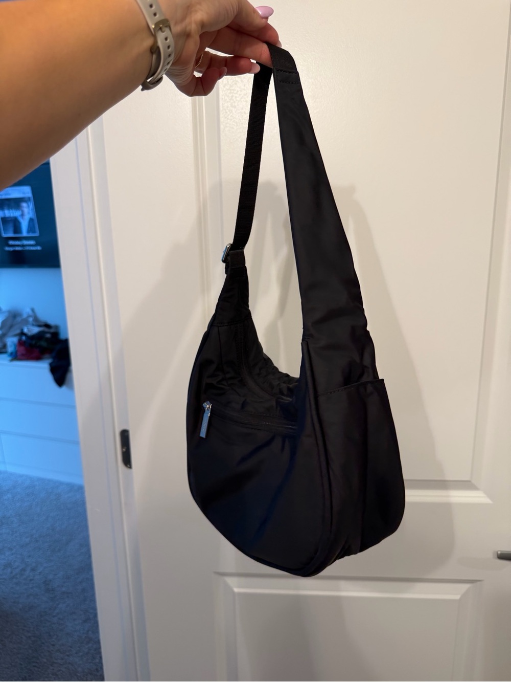 City Essentials Shoulder Bag 4L - Picture 5 of 8